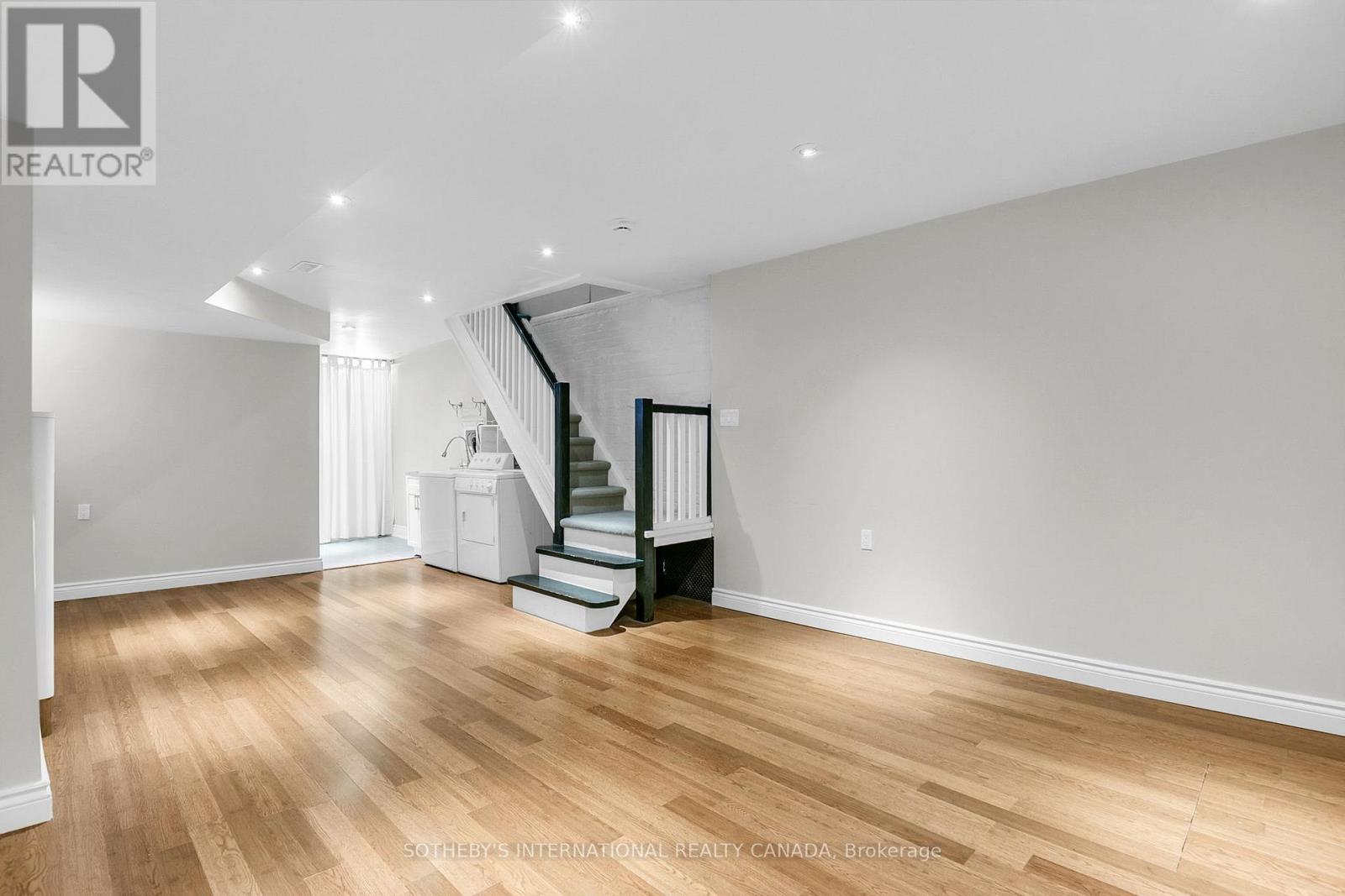 221 BOOTH AVENUE - 31