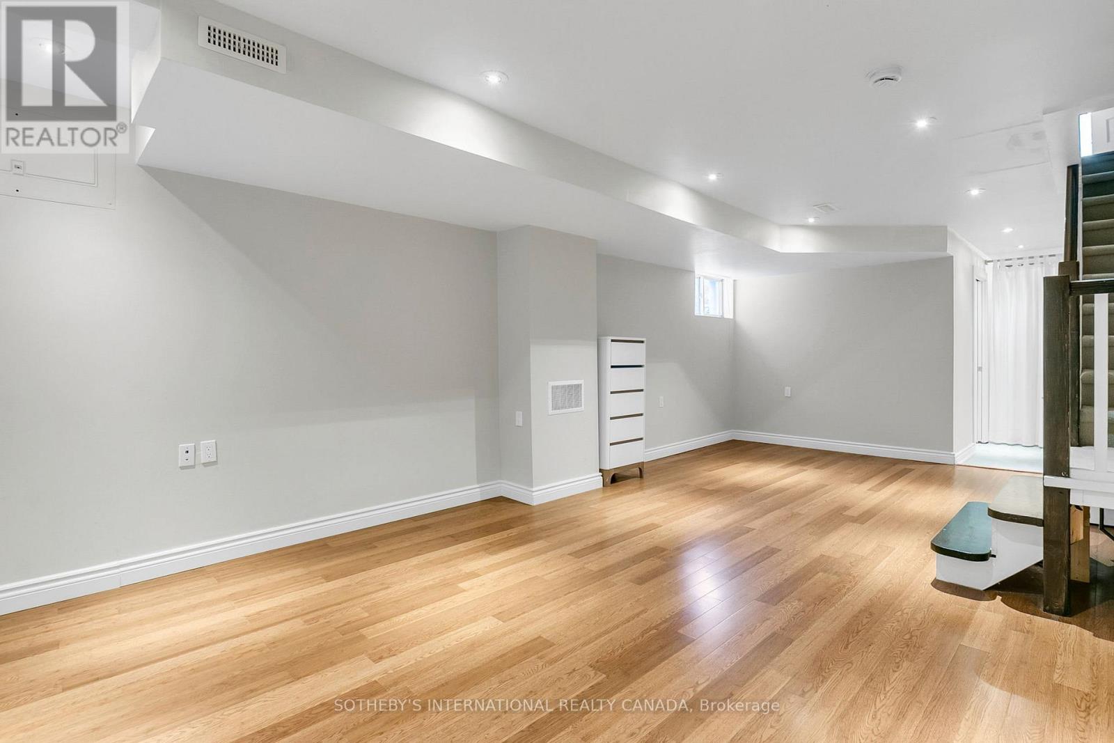 221 BOOTH AVENUE - 32