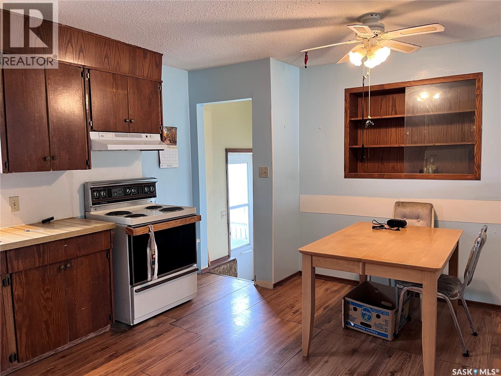 215 Burns AVENUE W - photo 4
