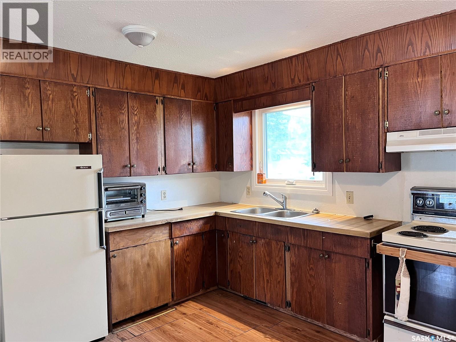 215 Burns AVENUE W - photo 5