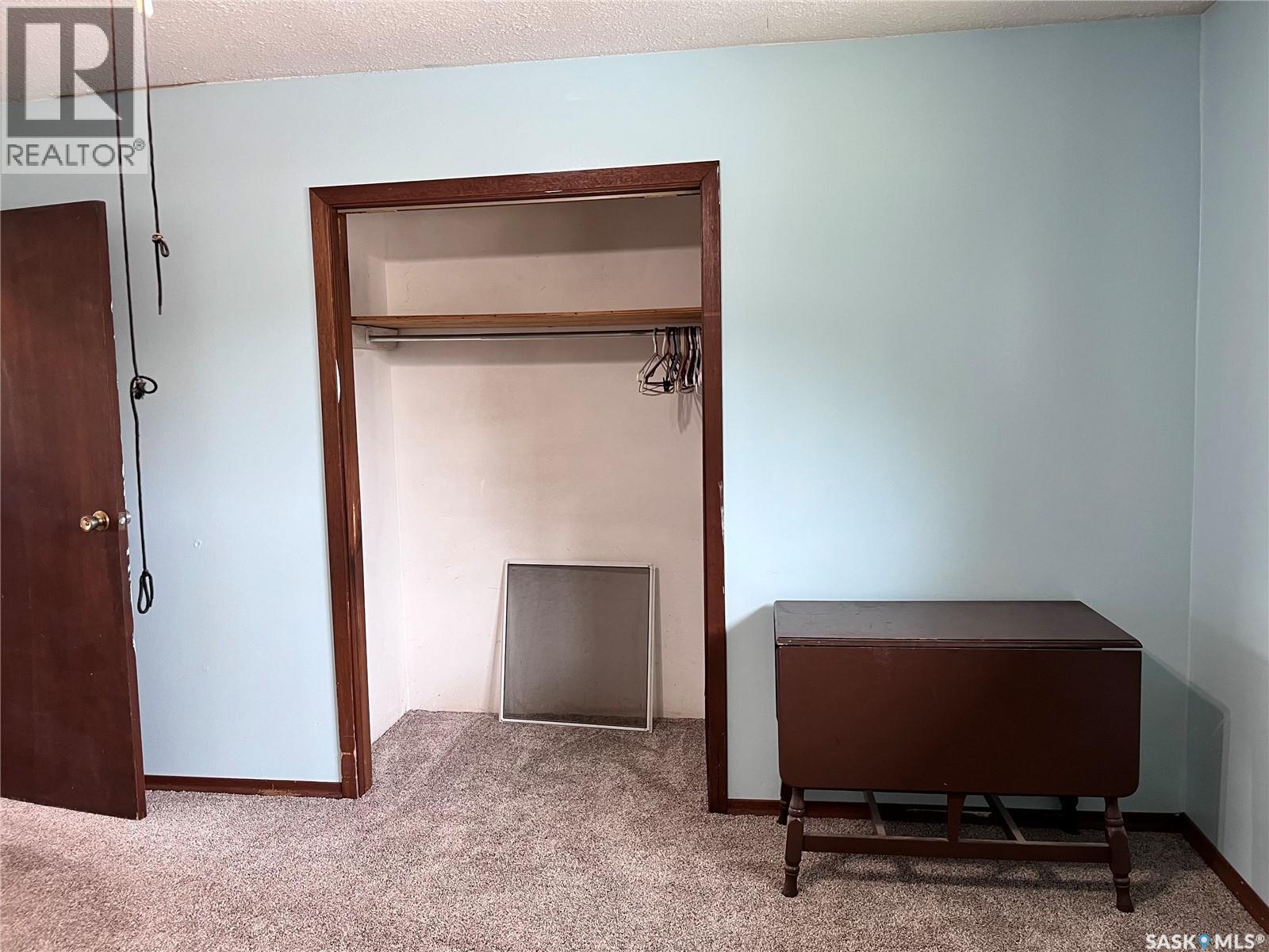 215 Burns AVENUE W — photo 8
