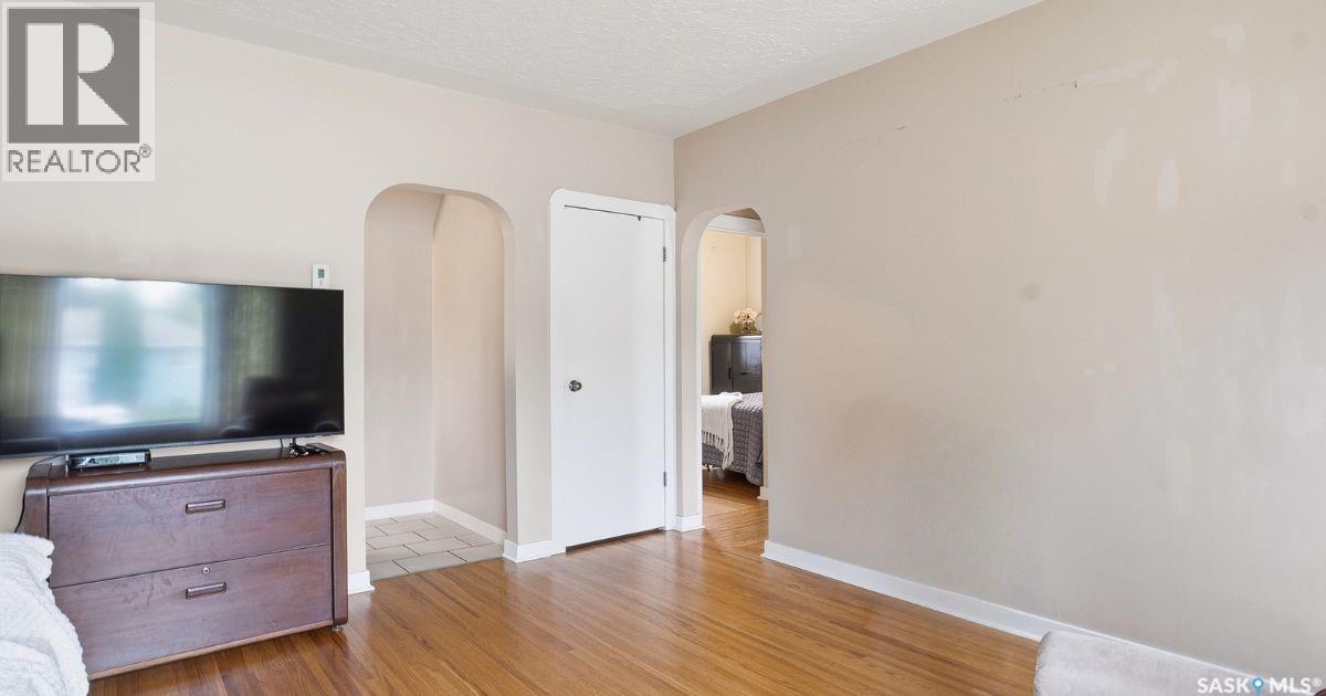 1139 2nd STREET E - photo 4