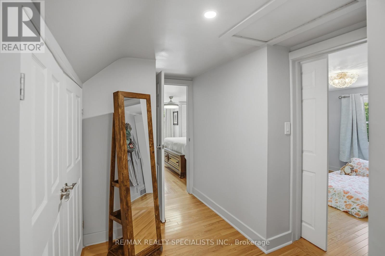 11 KINGSWAY BOULEVARD - 35