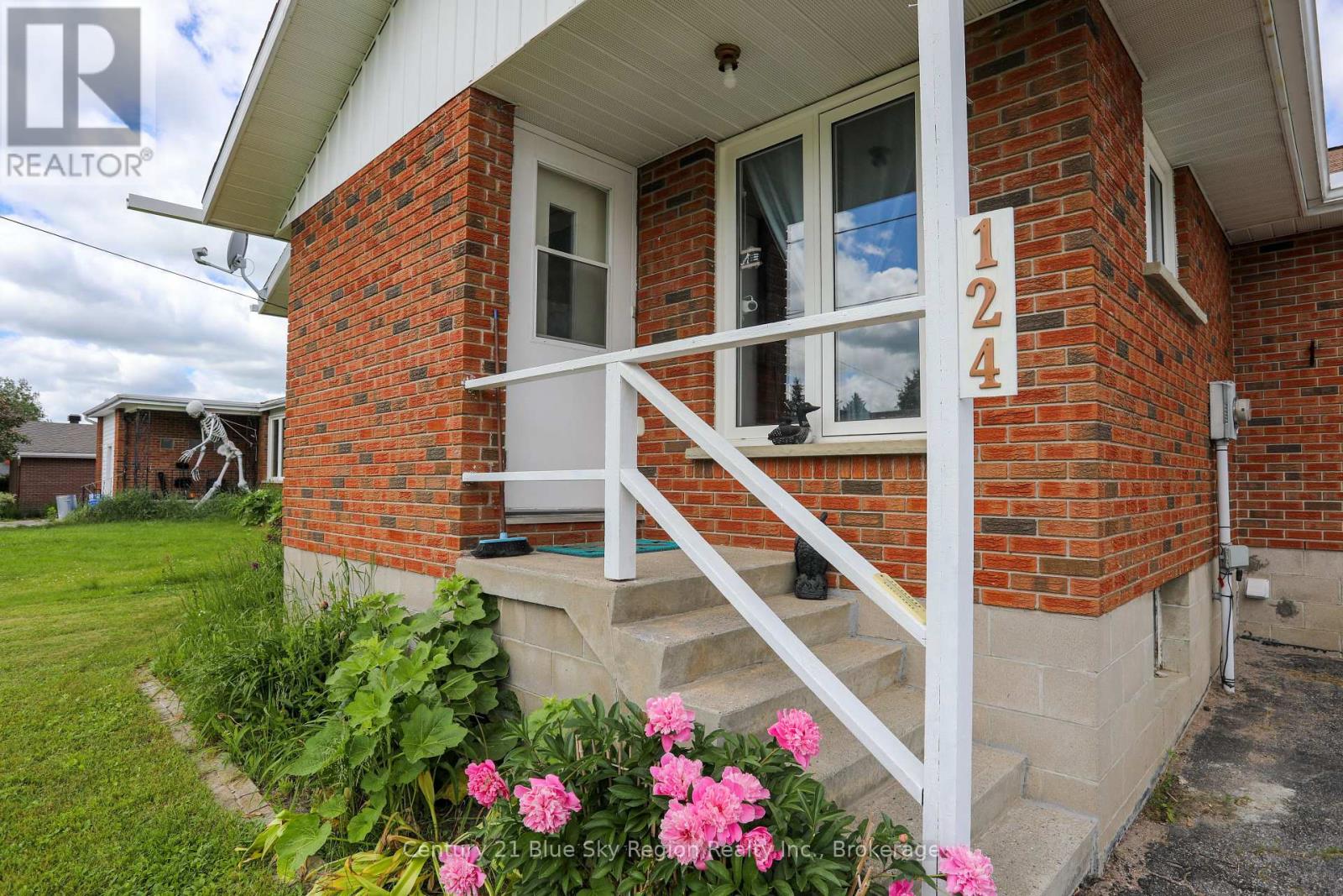 124 KING STREET W - 10