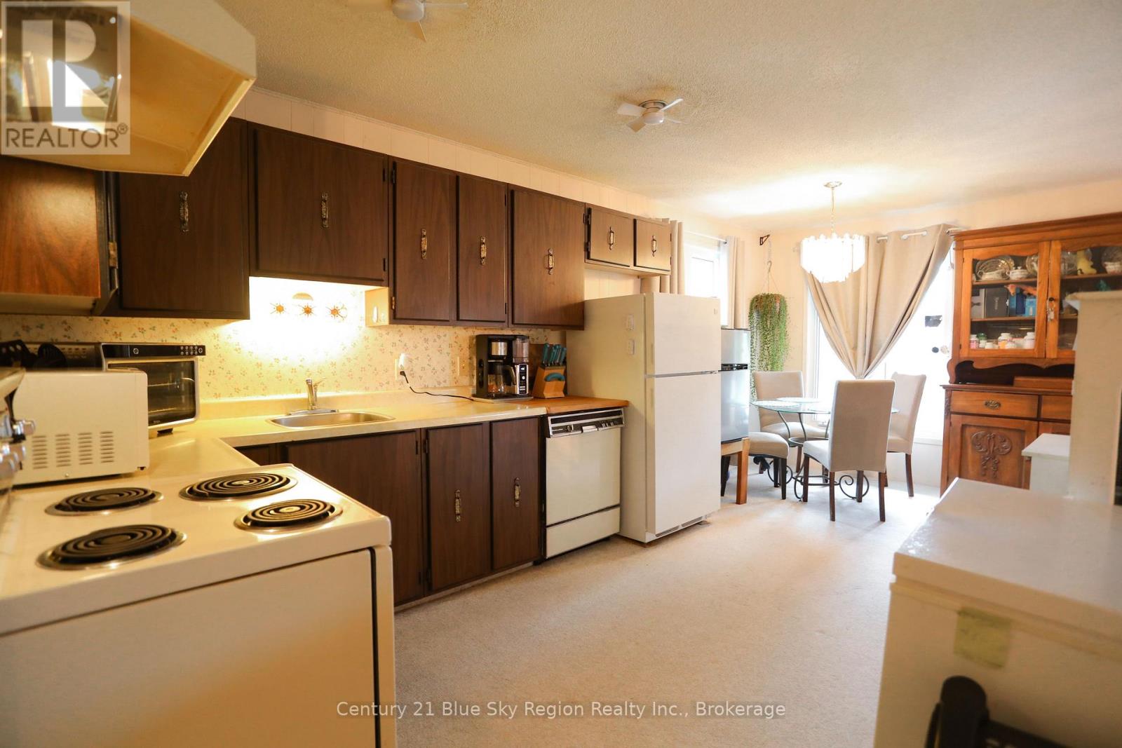 124 KING STREET W - 13