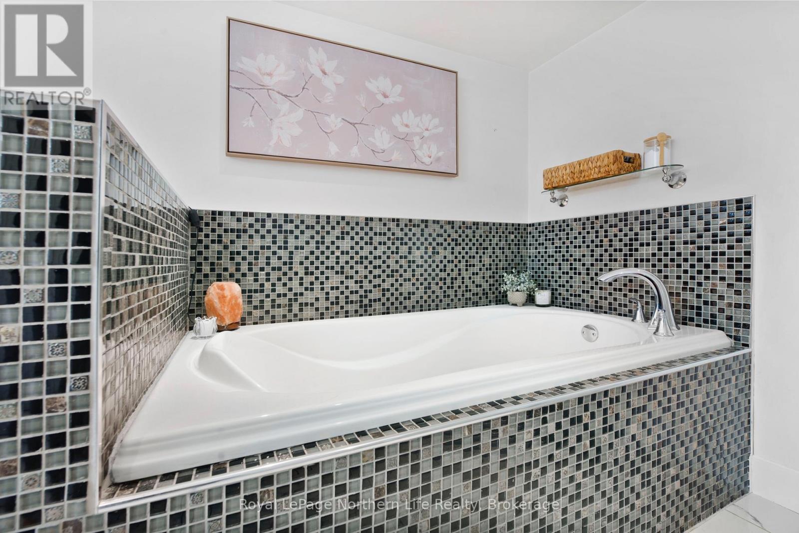 25 SPRUCE STREET - 26