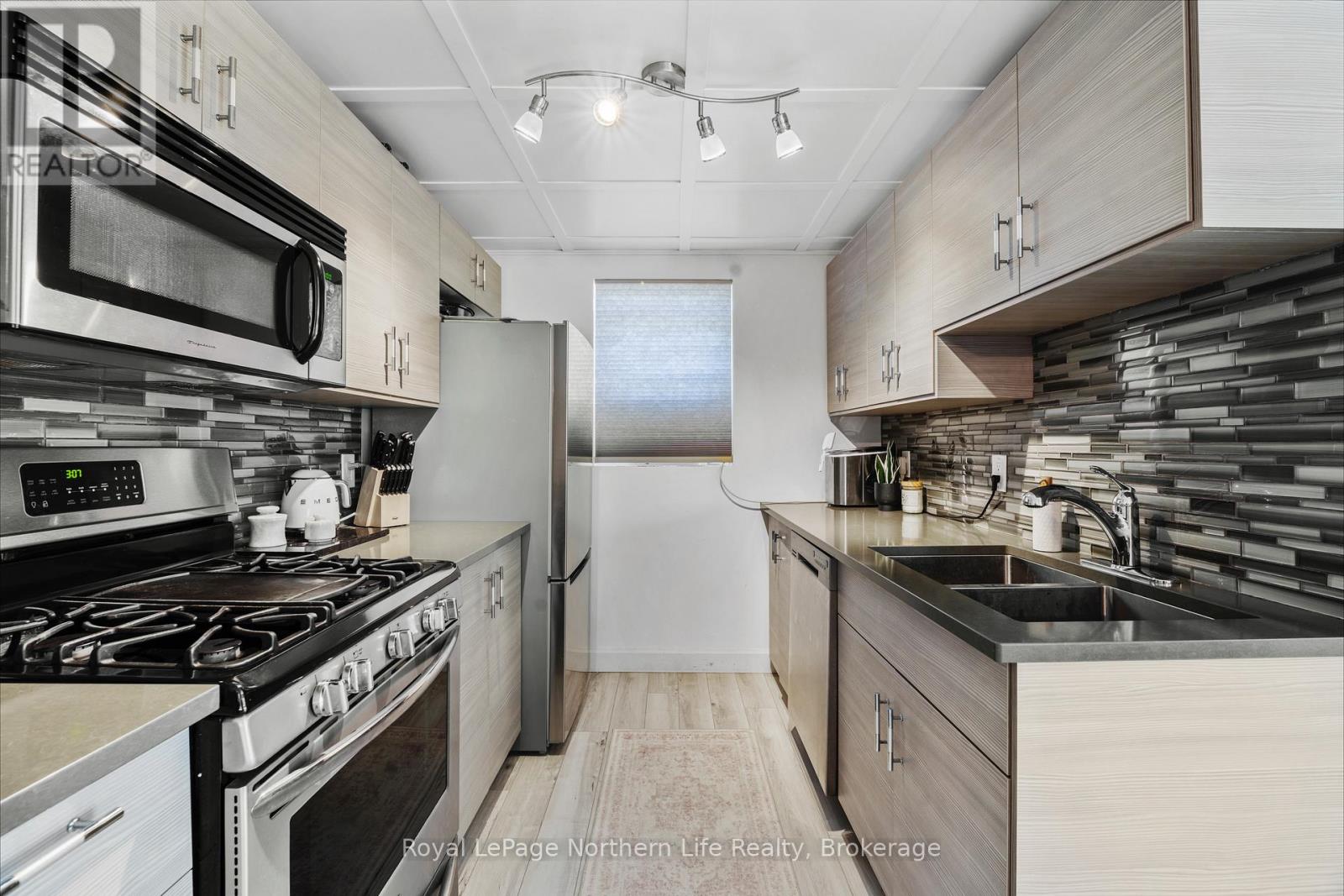 25 SPRUCE STREET - 6