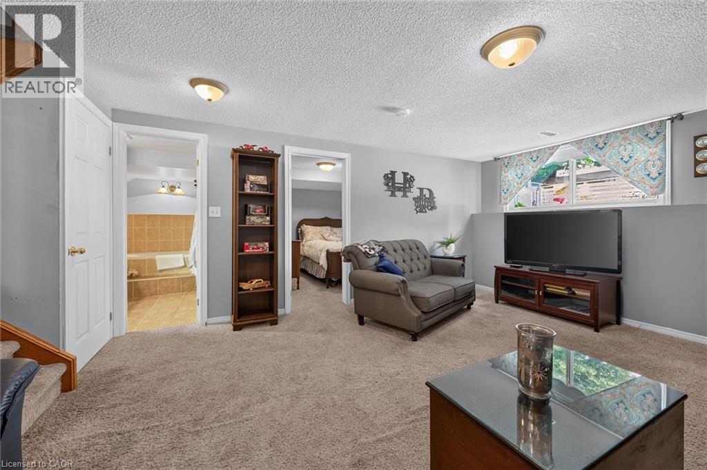 64 CALEDONIA Avenue - 27