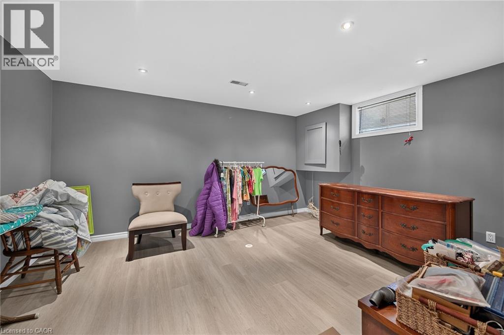 64 CALEDONIA Avenue - 30
