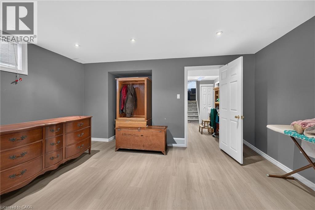 64 CALEDONIA Avenue - 31
