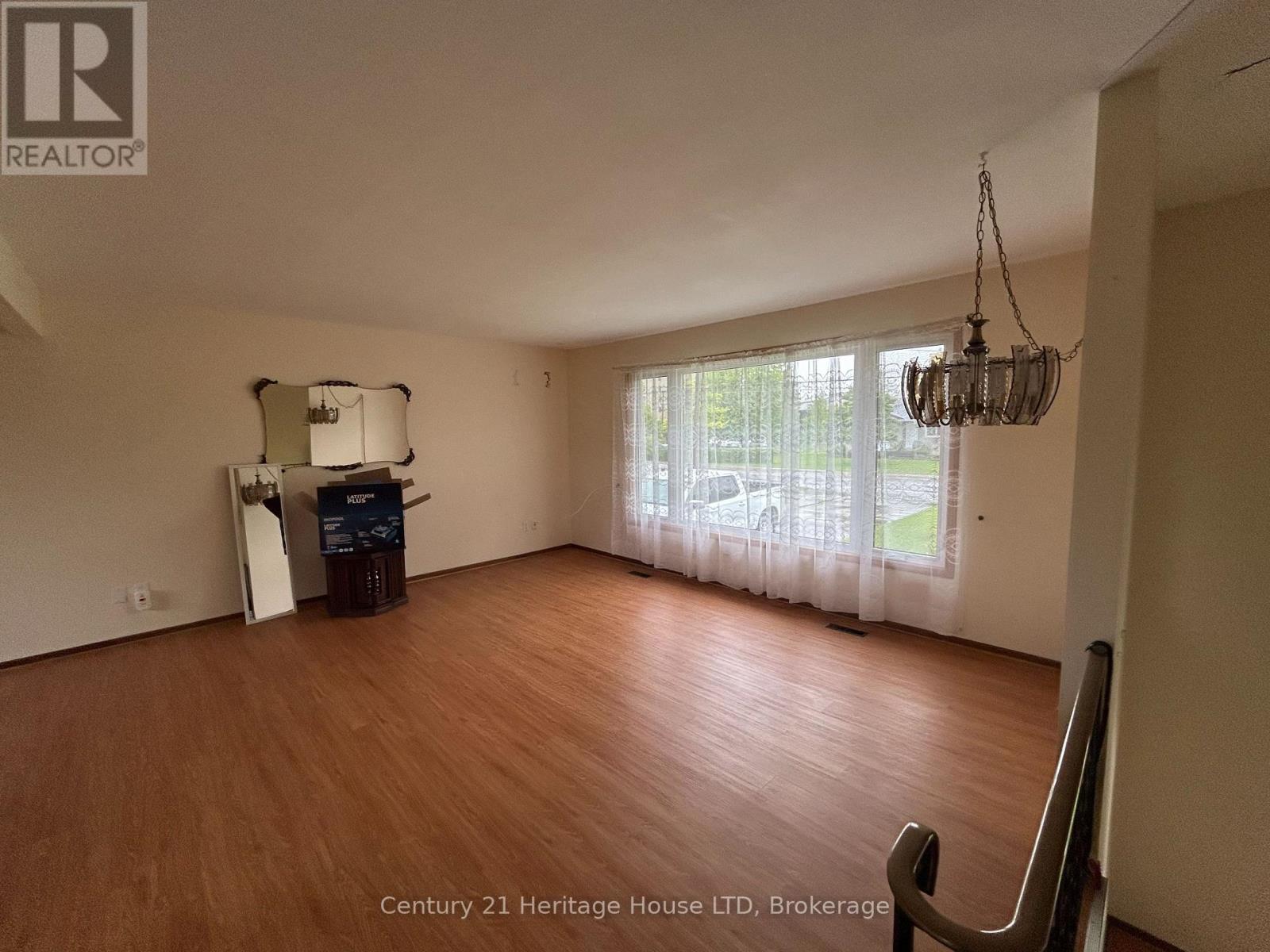 310 ALBANY STREET - 20