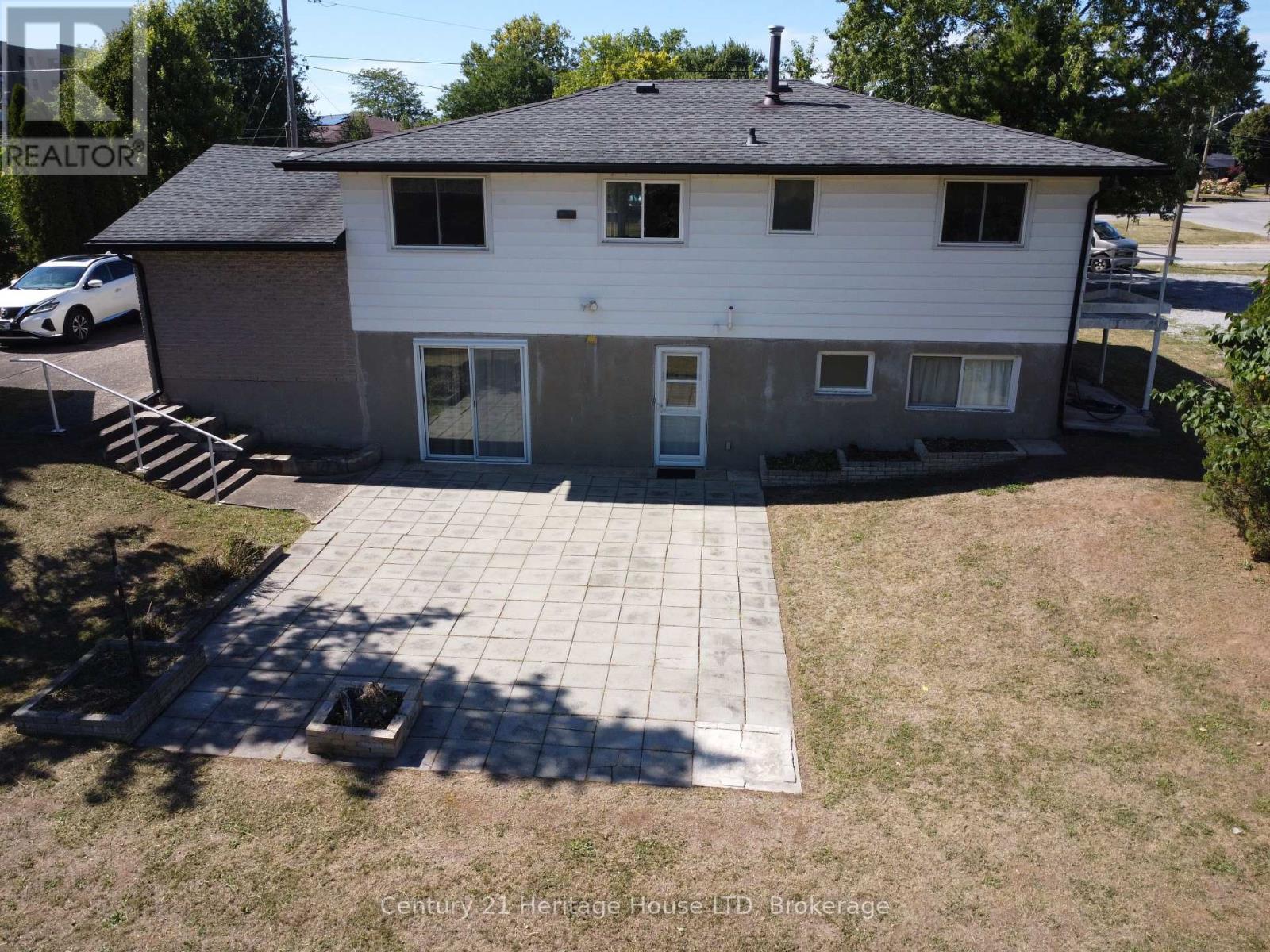 310 ALBANY STREET - 14