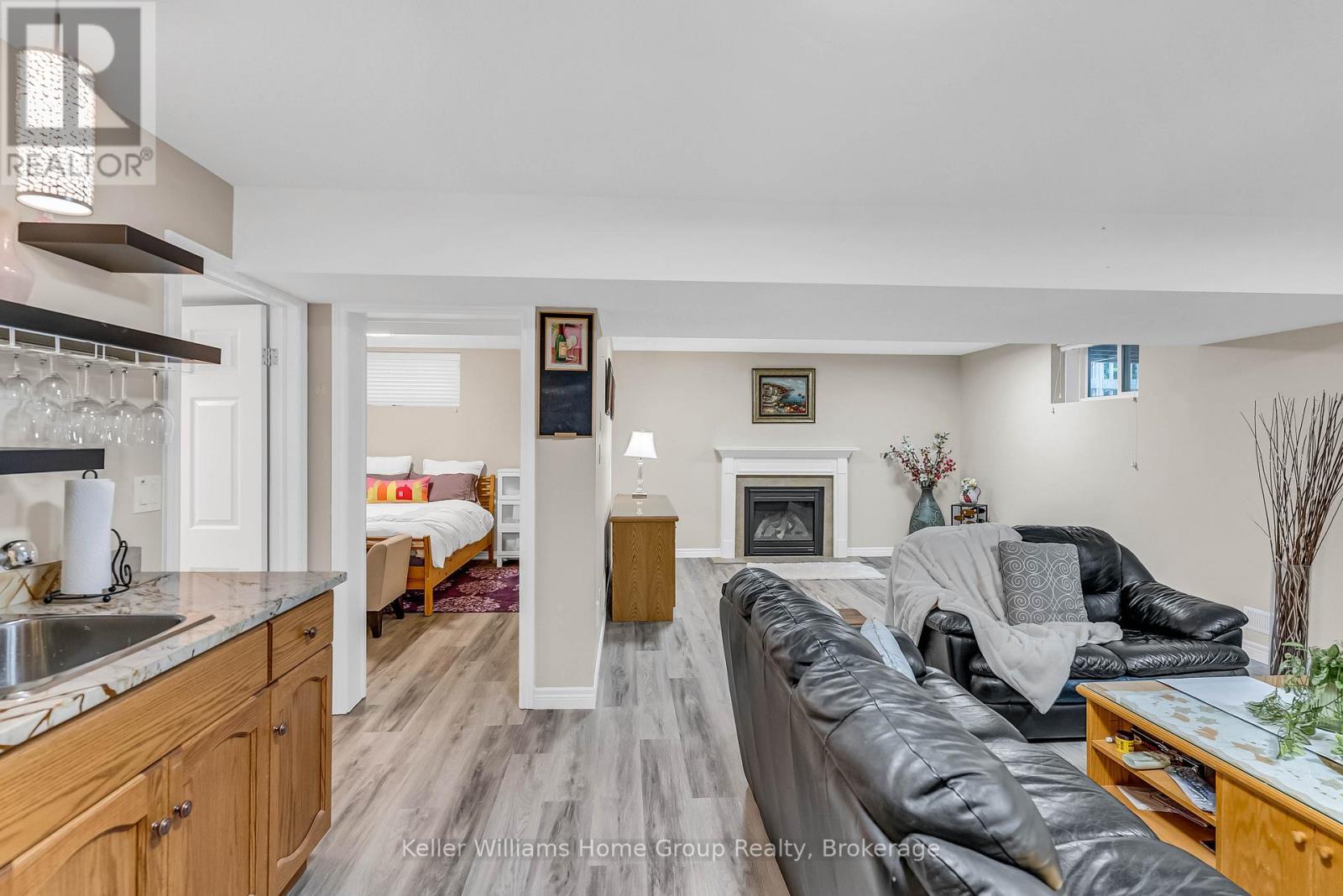 #6 15 VALLEY ROAD - 34