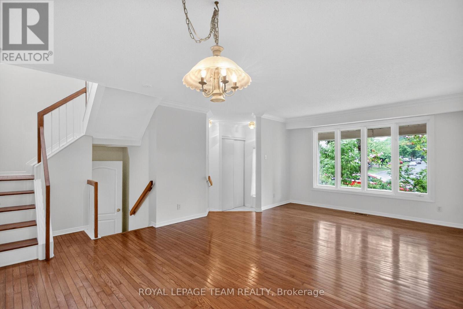 19 WINDHURST DRIVE - 4