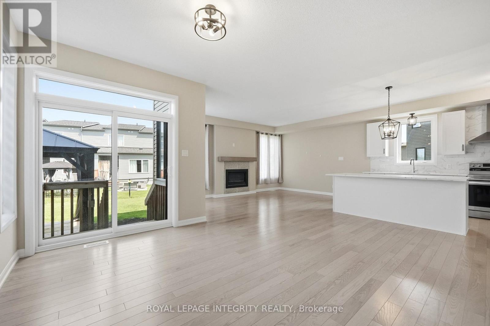1220 DIAMOND STREET - 15