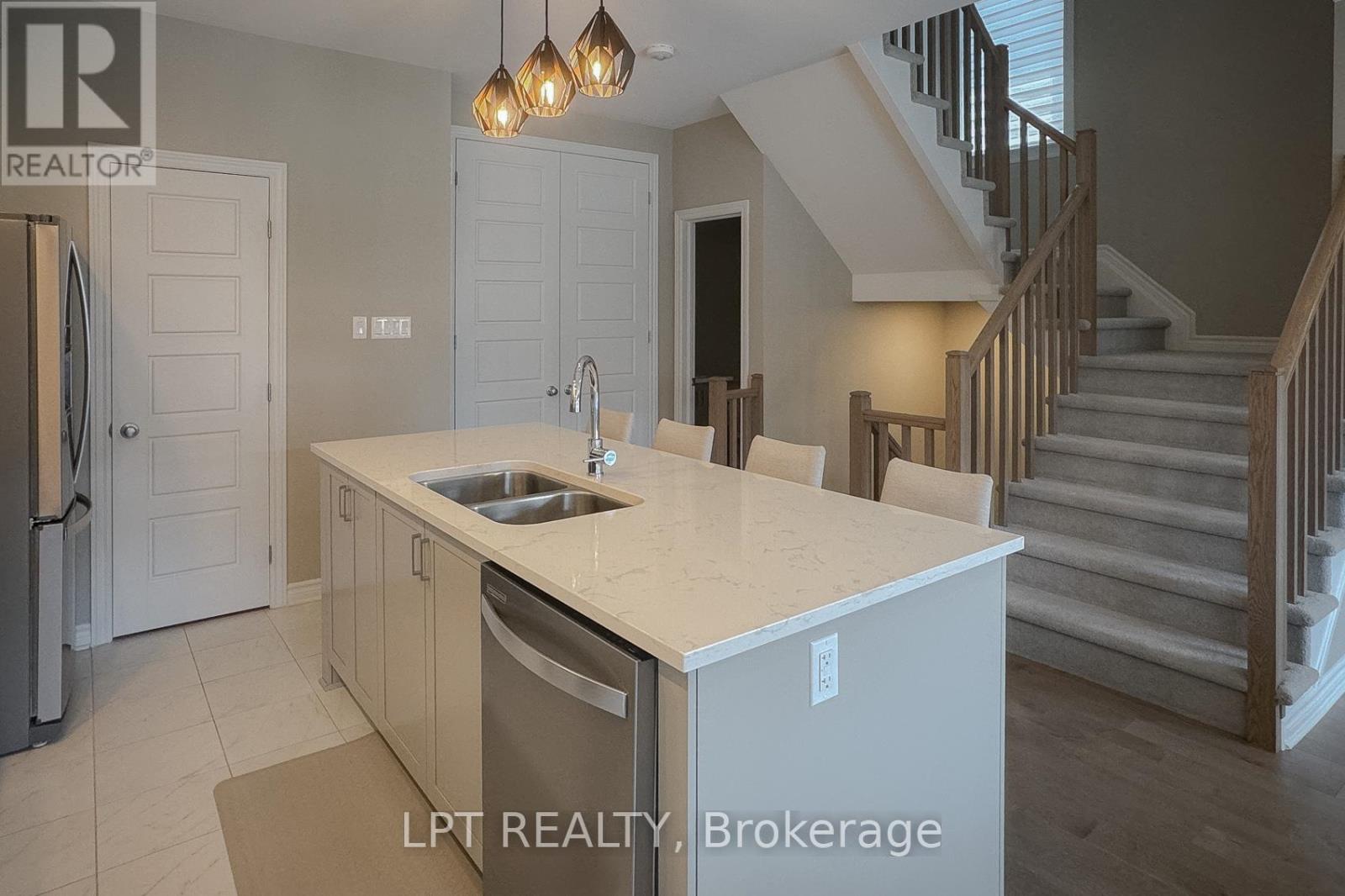 2 Bed, 3 Bath House for Rent in Ottawa – 552 LABRADOR CRESCENT, Ottawa – MLS# X13460800 - Image 11