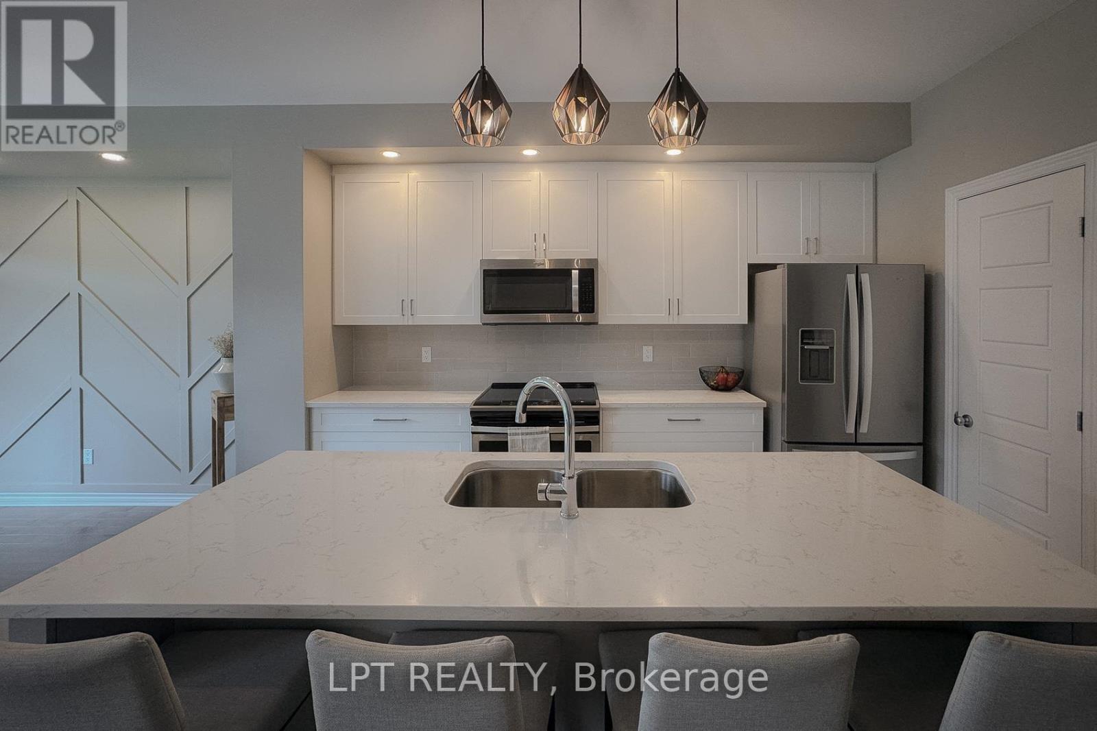 2 Bed, 3 Bath House for Rent in Ottawa – 552 LABRADOR CRESCENT, Ottawa – MLS# X13460800 - Image 9