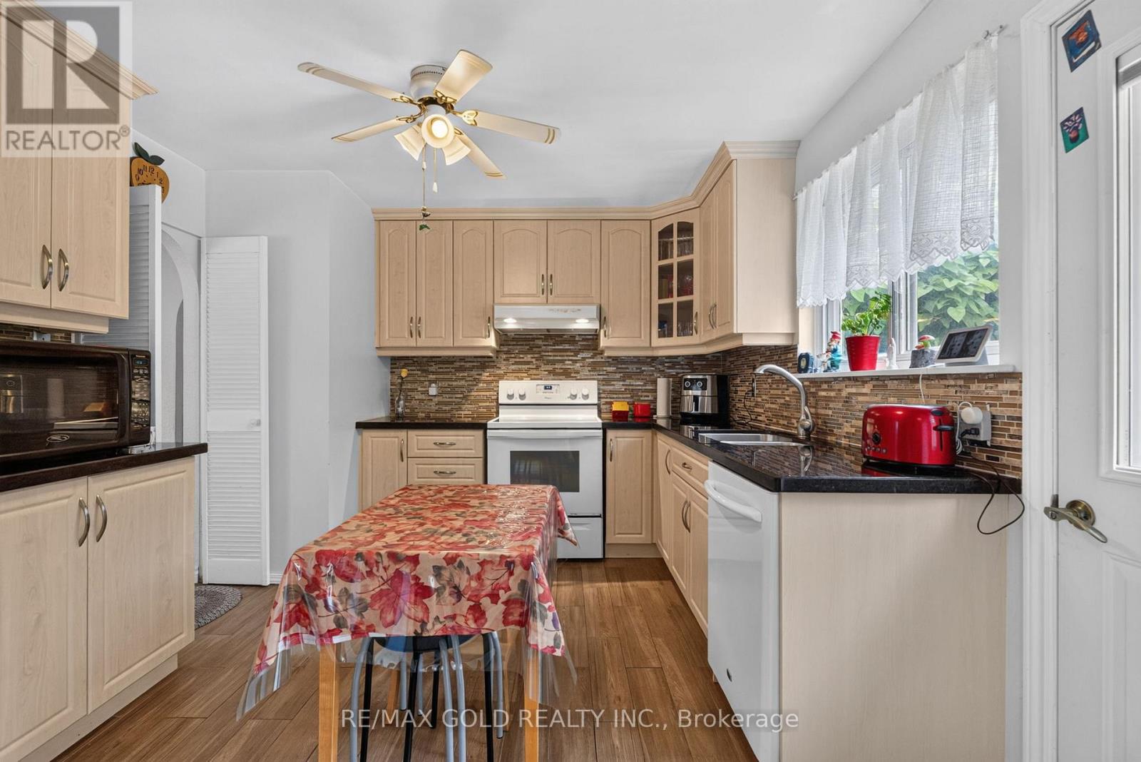 129 FOLKSTONE CRESCENT - 13