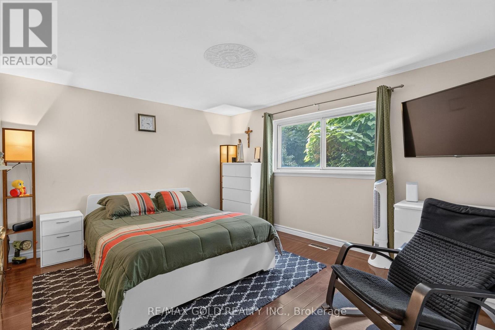 129 FOLKSTONE CRESCENT - 20