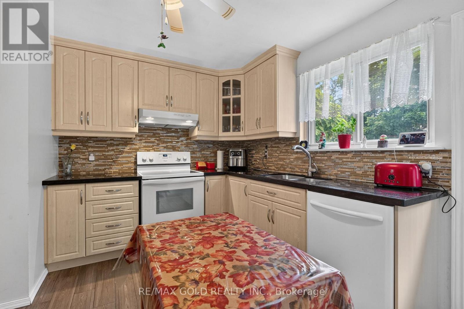 129 FOLKSTONE CRESCENT - 18