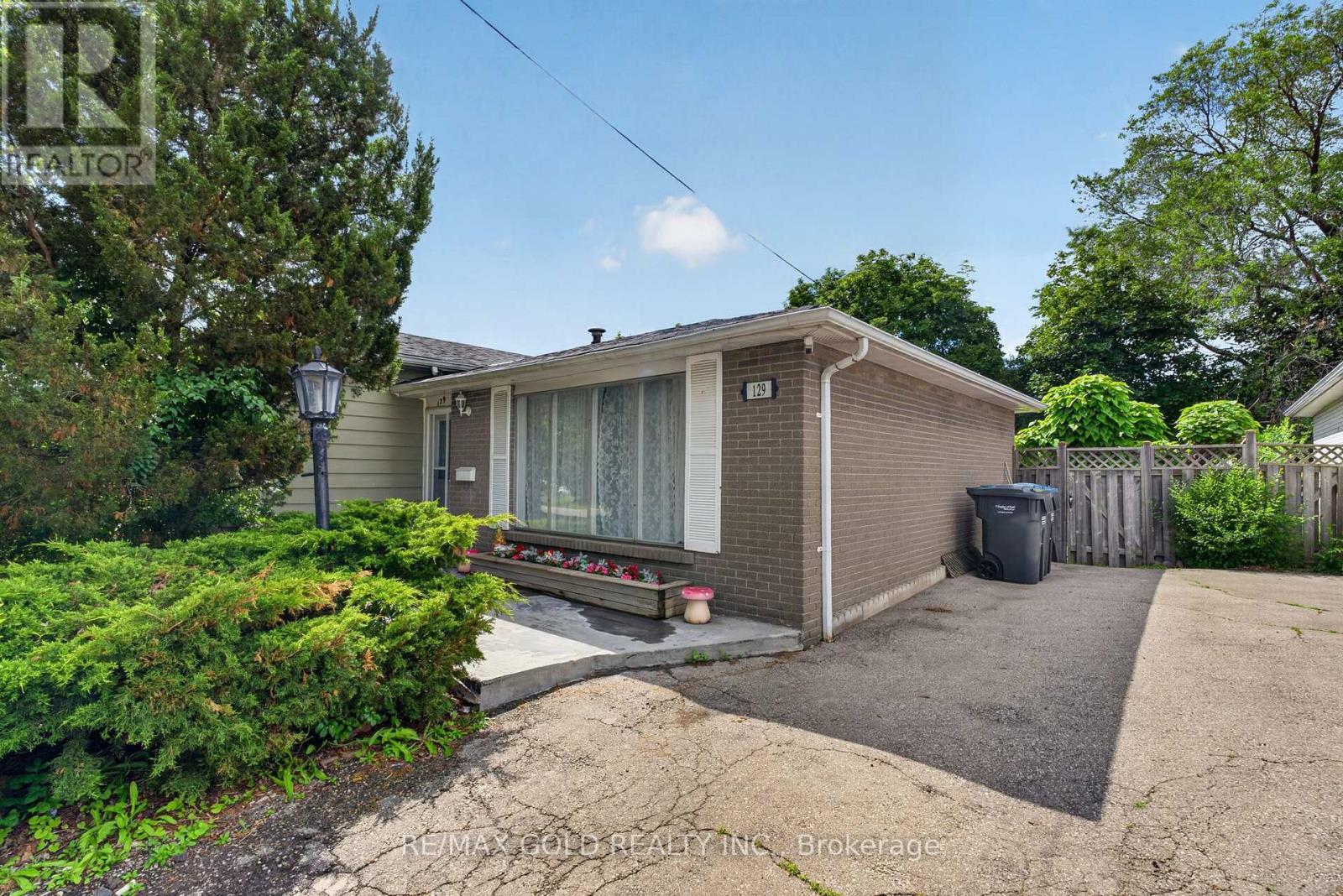 129 FOLKSTONE CRESCENT - 38