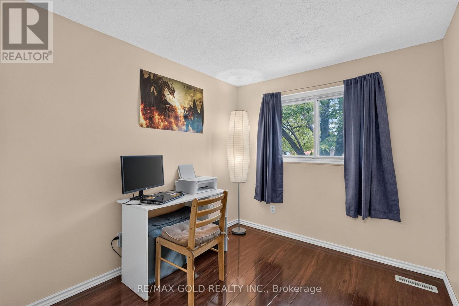 129 FOLKSTONE CRESCENT - 25