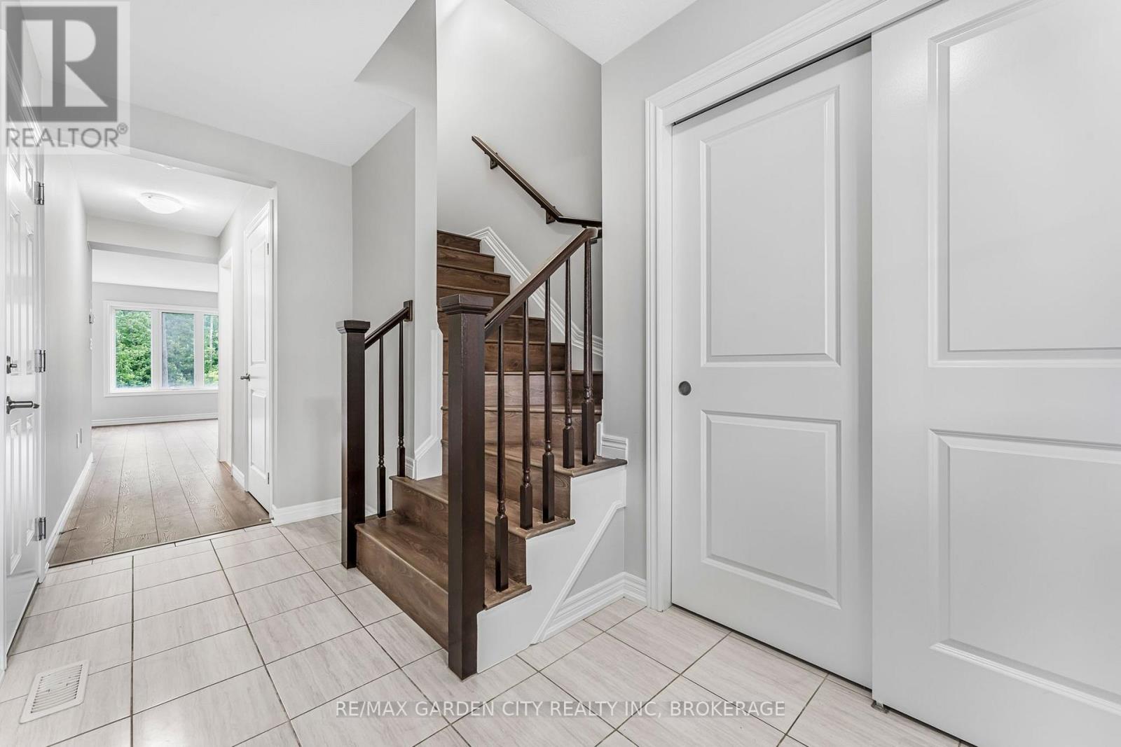 #4 340 PROSPECT POINT ROAD N - 11