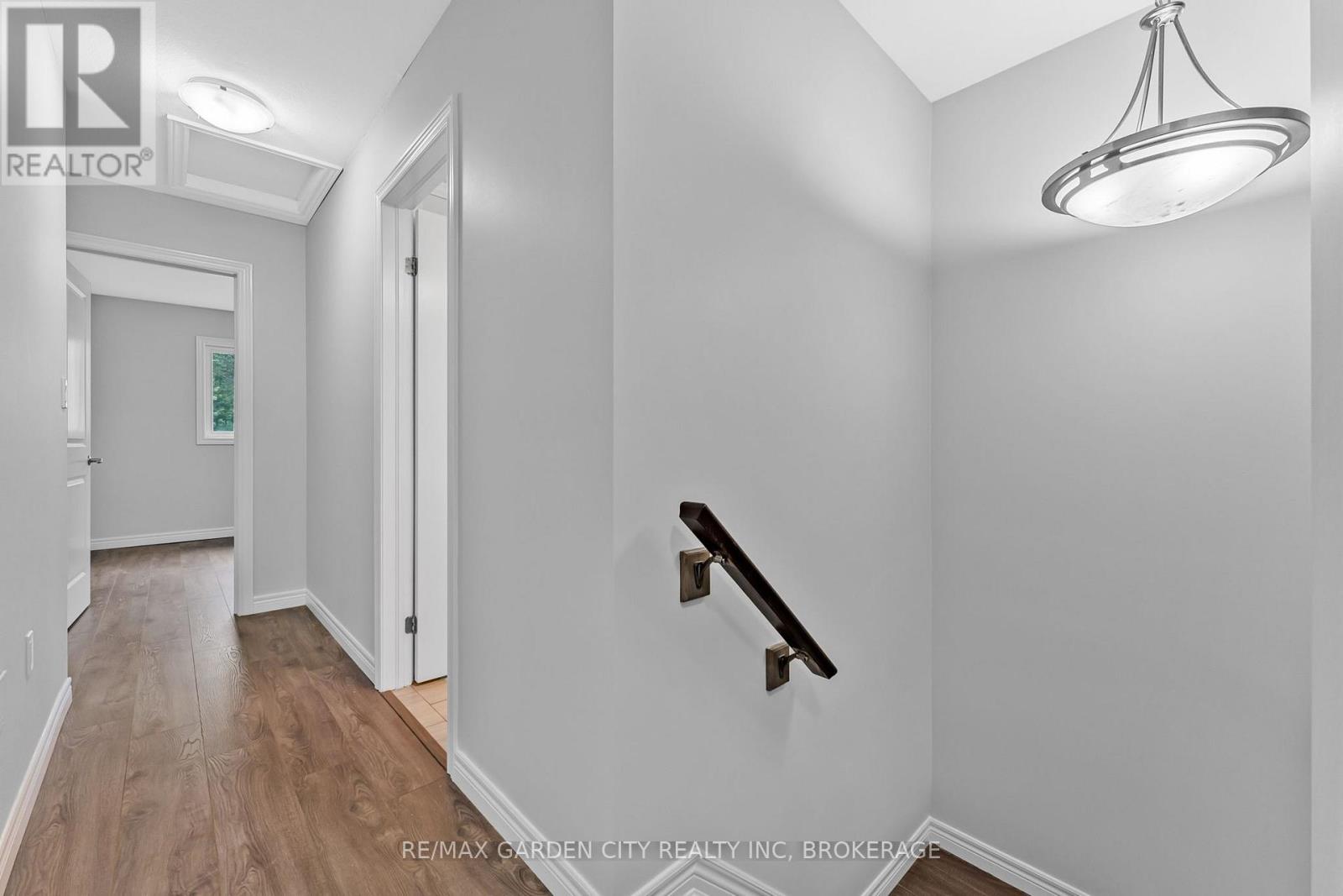 #4 340 PROSPECT POINT ROAD N - 12