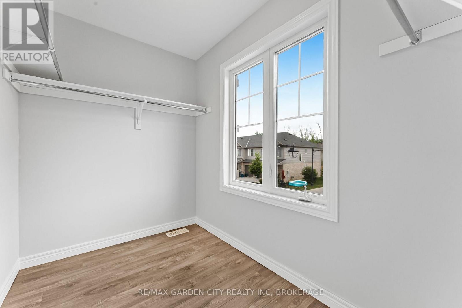 #4 340 PROSPECT POINT ROAD N - 13
