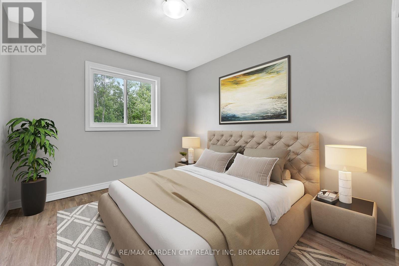 #4 340 PROSPECT POINT ROAD N - 16