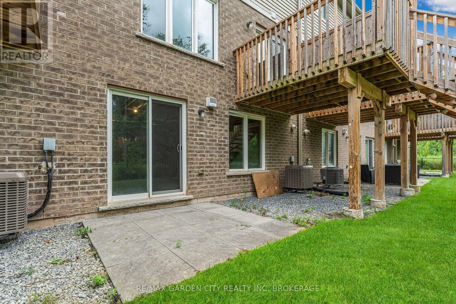 #4 340 PROSPECT POINT ROAD N - 28