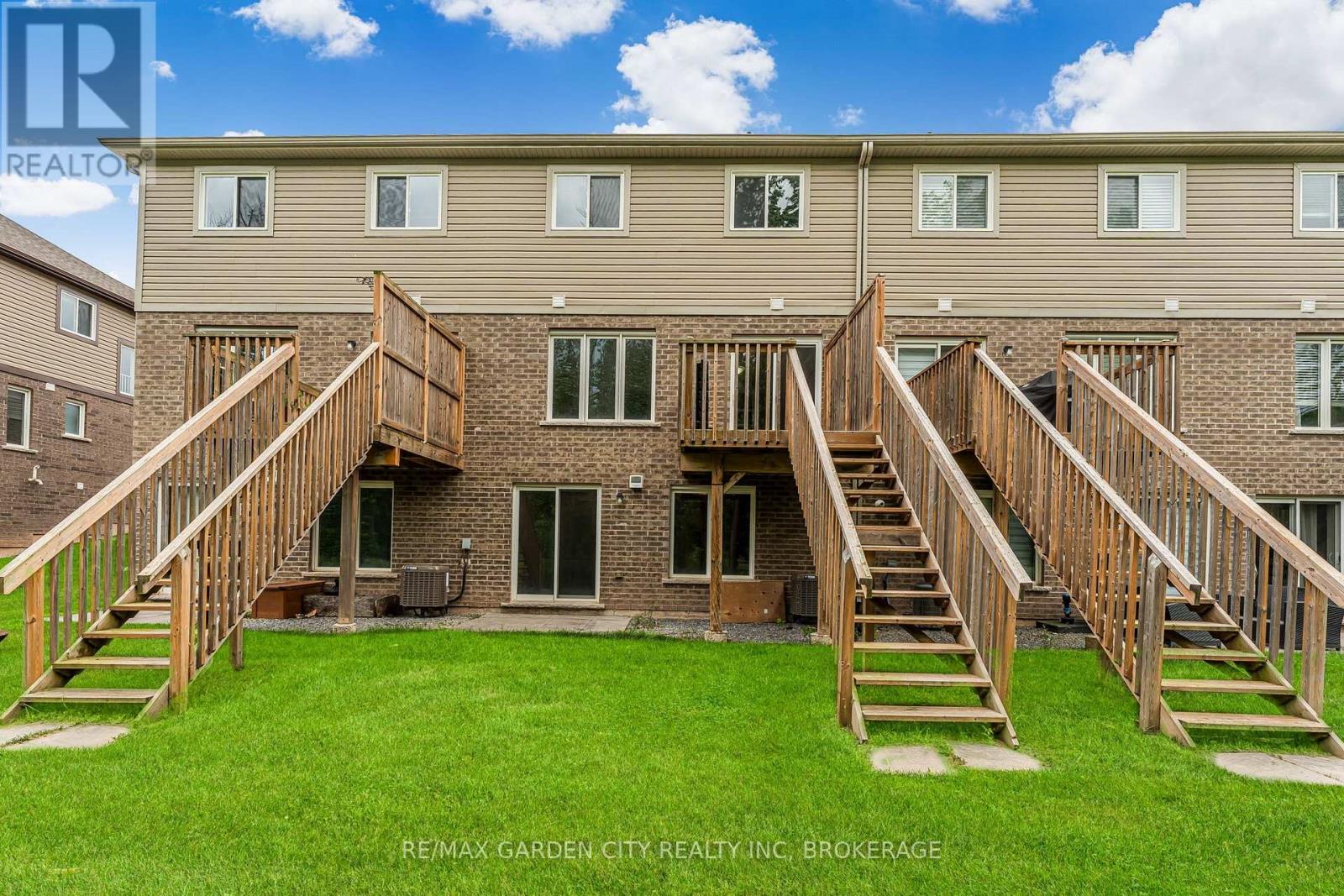 #4 340 PROSPECT POINT ROAD N - 29
