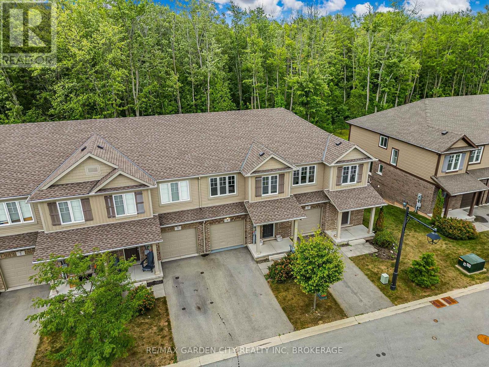 #4 340 PROSPECT POINT ROAD N - 32