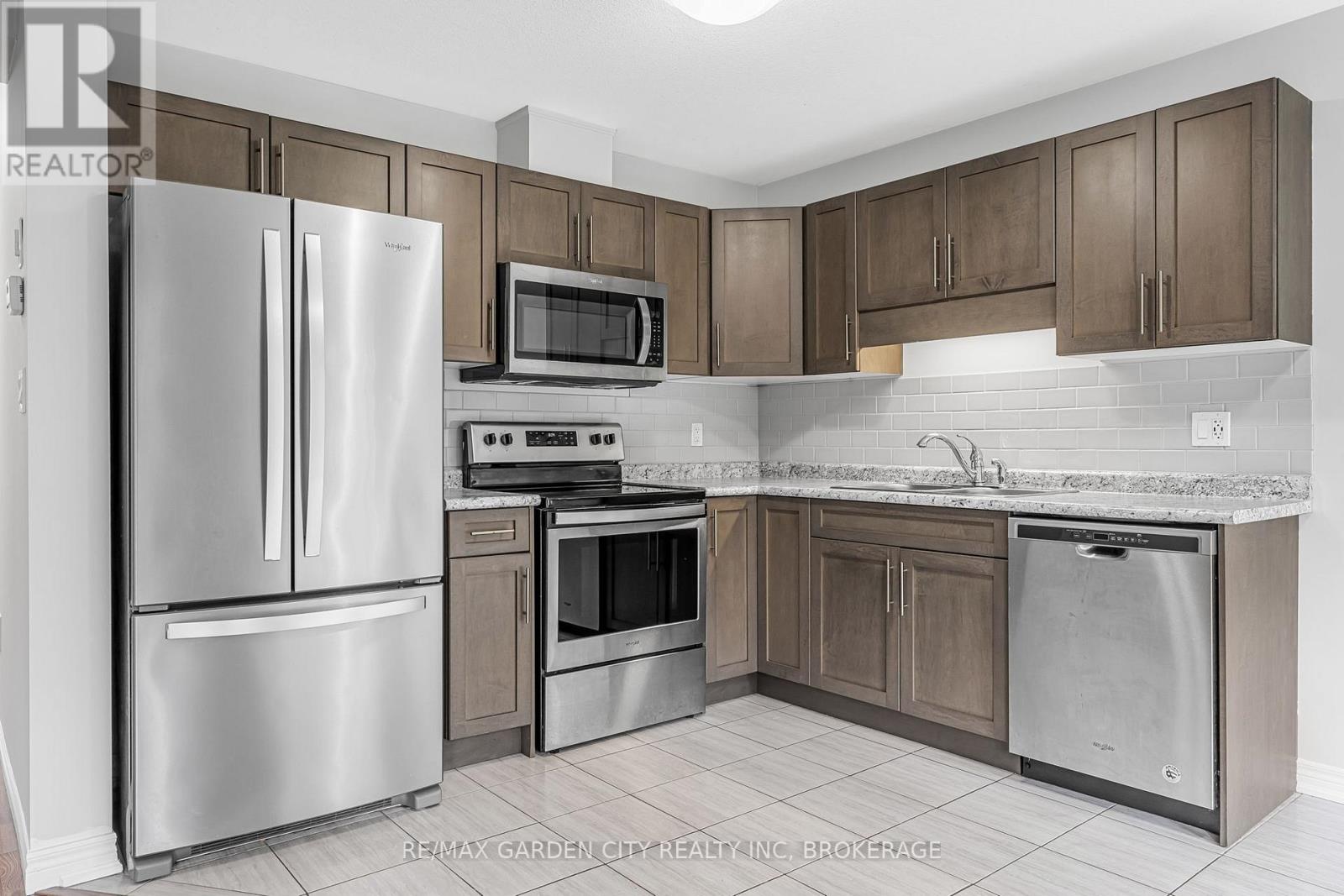 #4 340 PROSPECT POINT ROAD N - 8