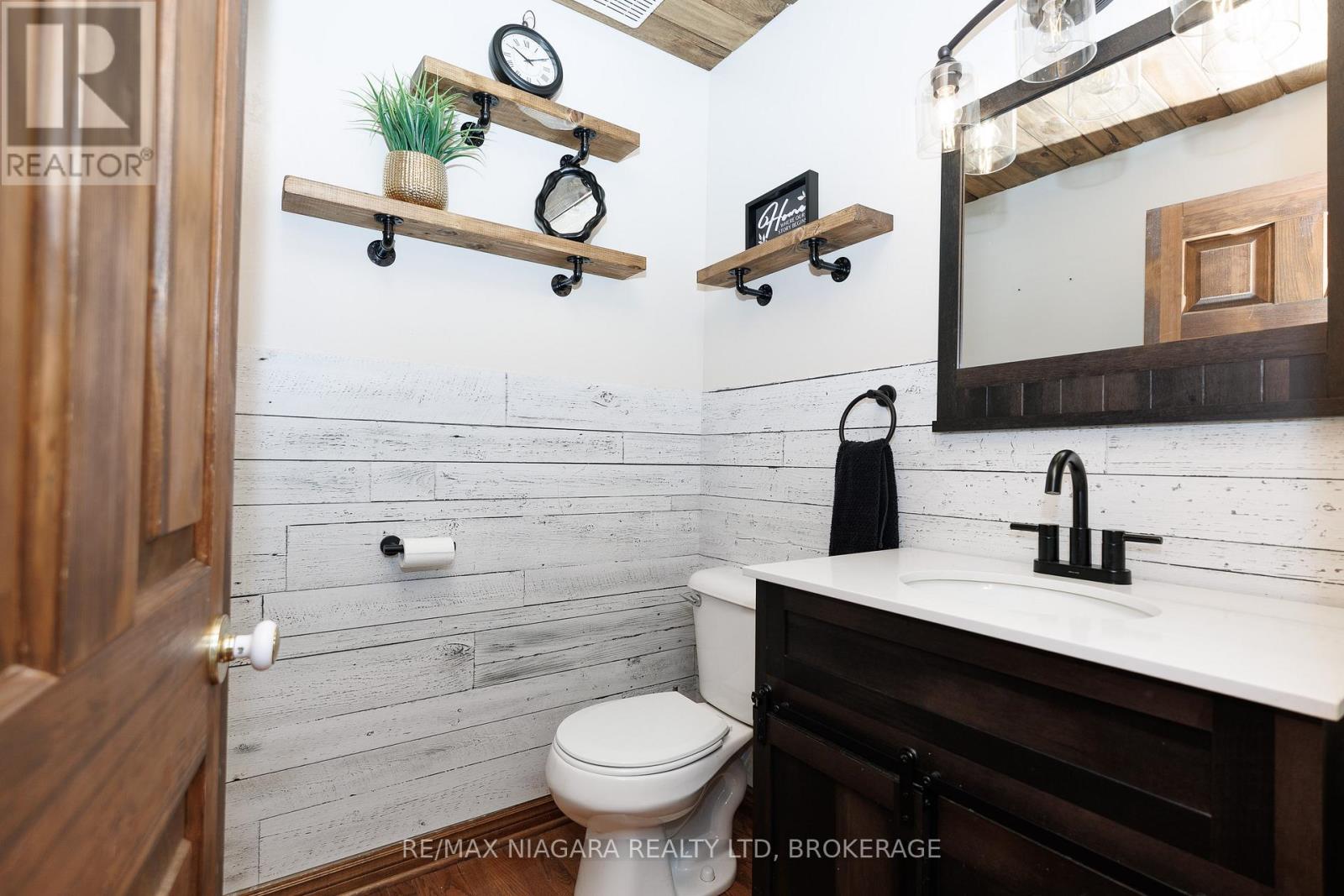 664 LAKEVIEW ROAD - 10