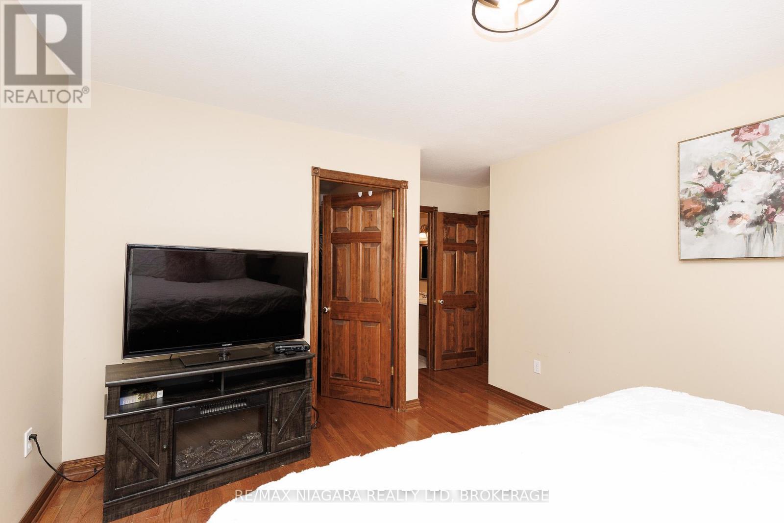 664 LAKEVIEW ROAD - 12