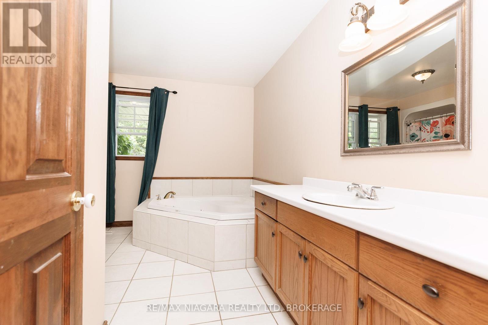 664 LAKEVIEW ROAD - 14