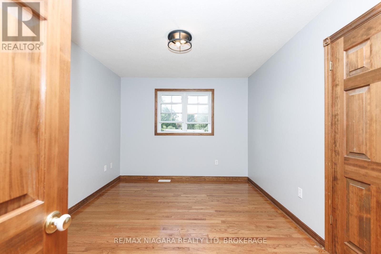 664 LAKEVIEW ROAD - 17