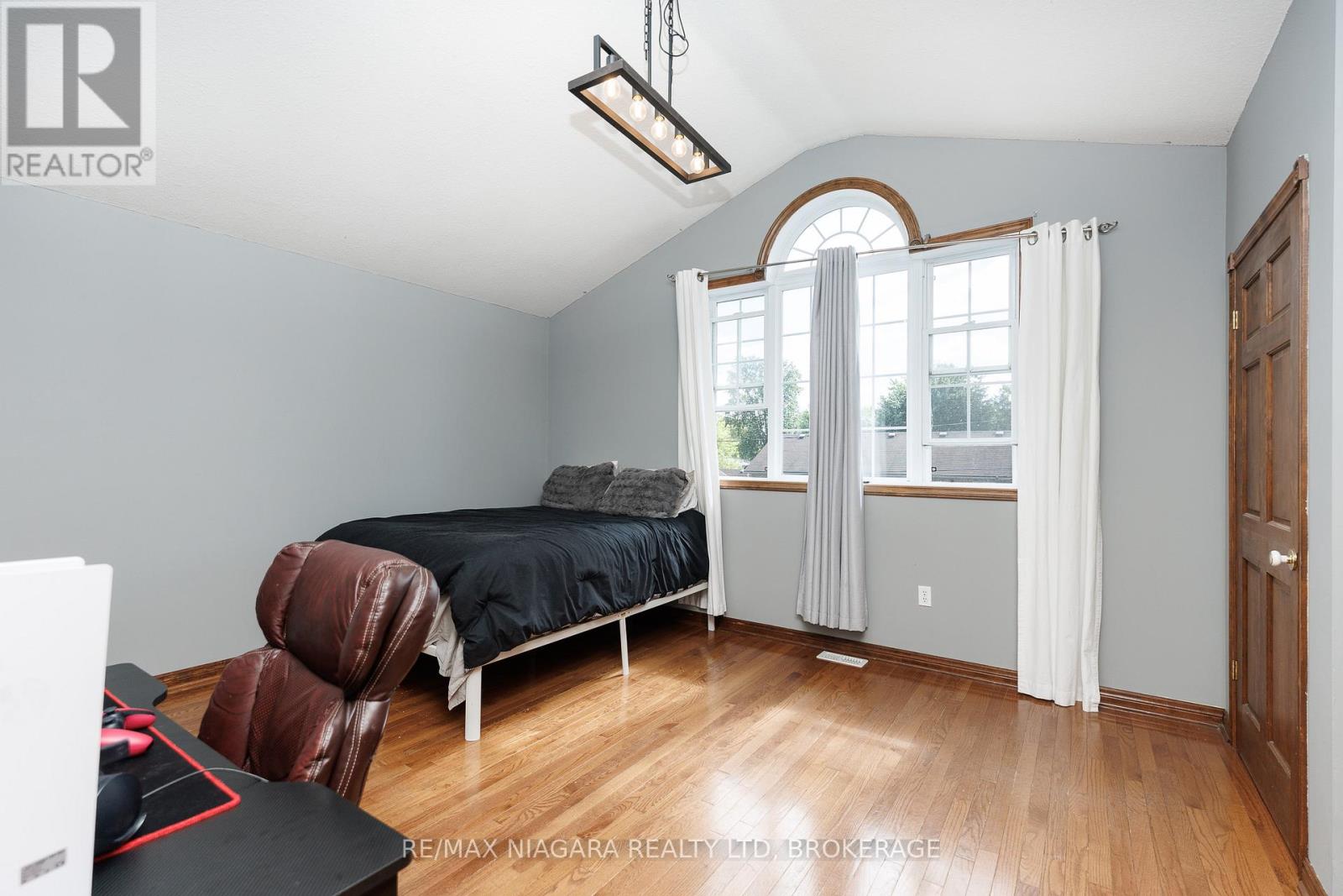 664 LAKEVIEW ROAD - 21