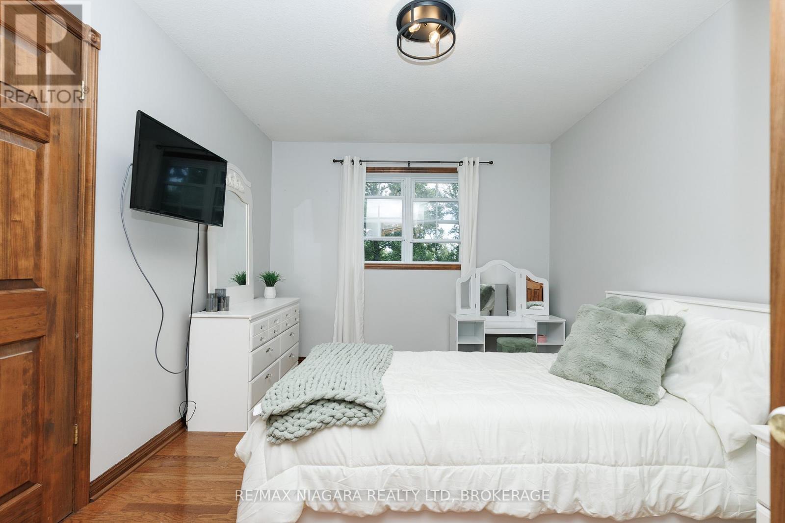 664 LAKEVIEW ROAD - 23