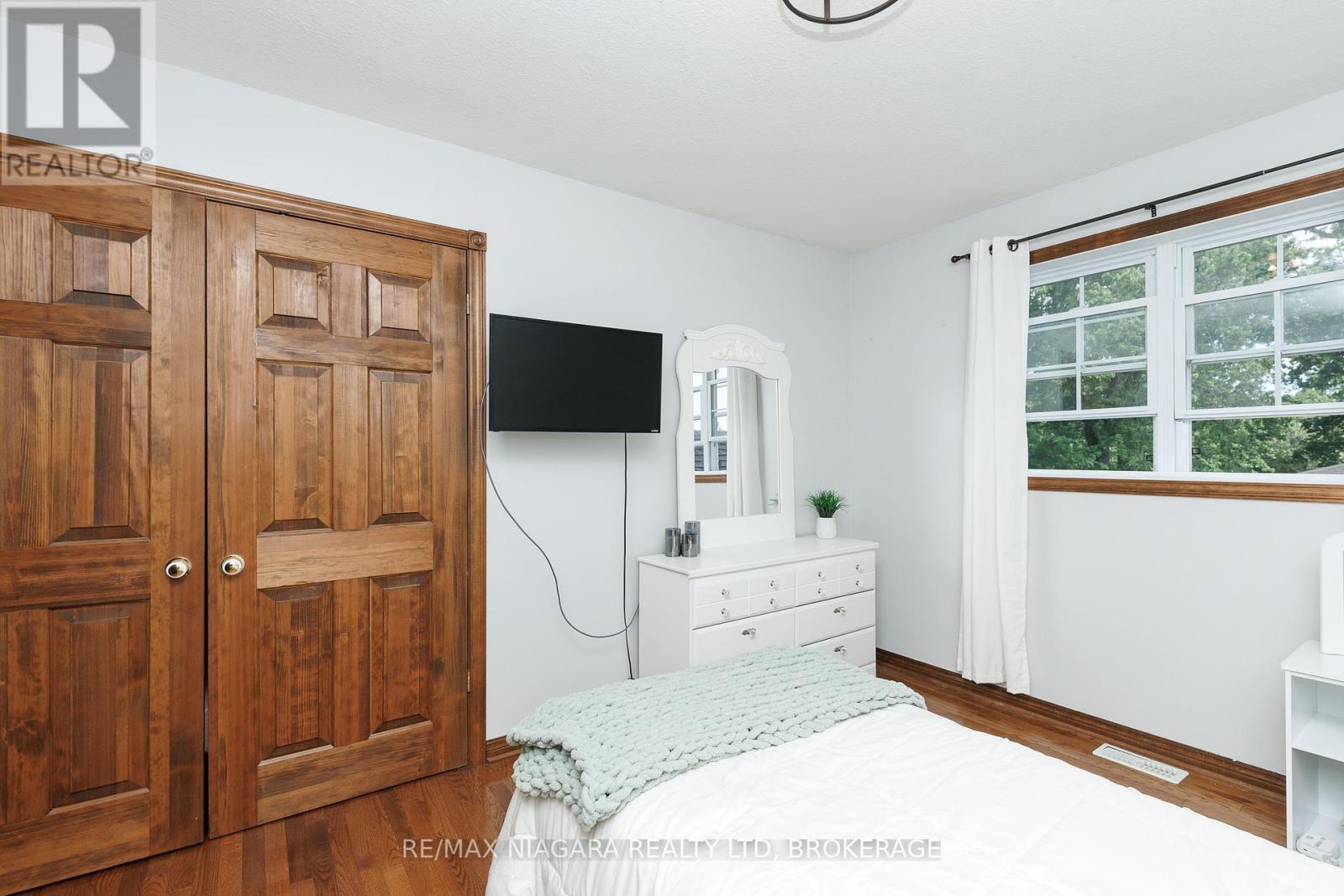 664 LAKEVIEW ROAD - 24