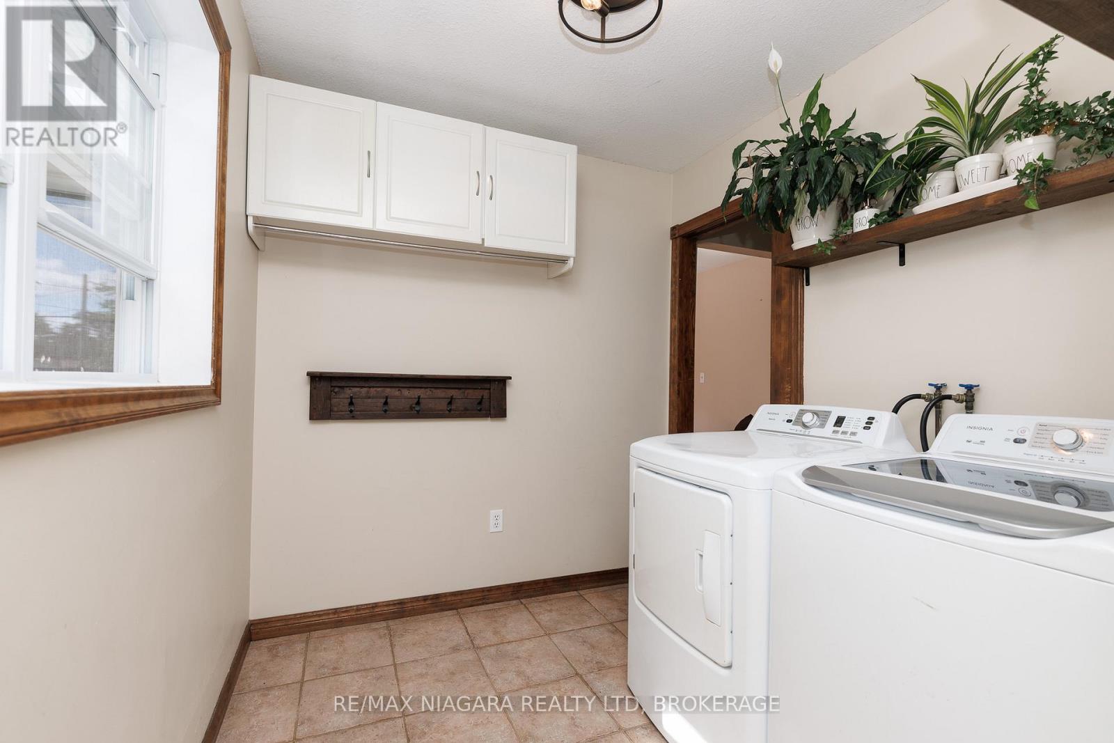 664 LAKEVIEW ROAD - 25