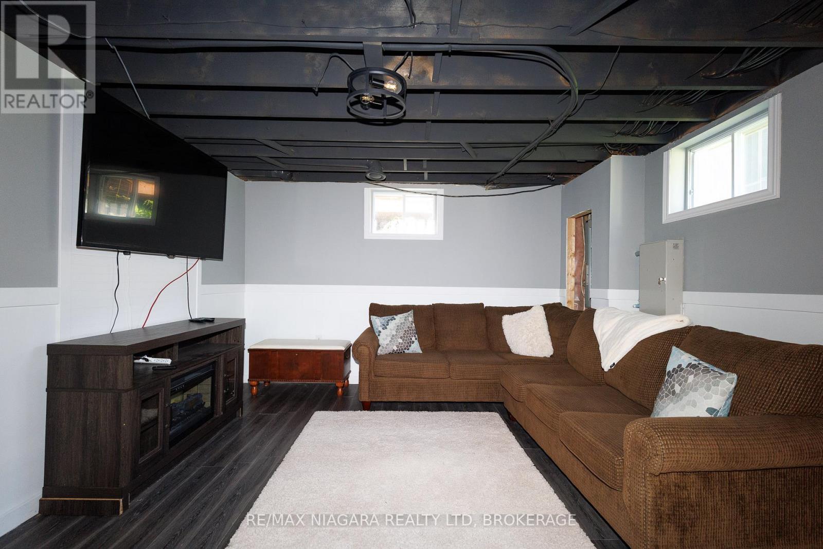 664 LAKEVIEW ROAD - 27