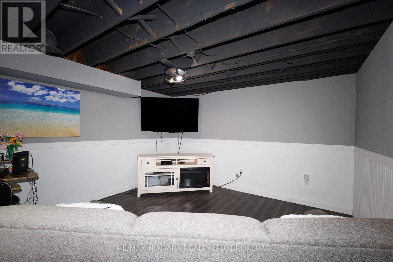 664 LAKEVIEW ROAD - 29