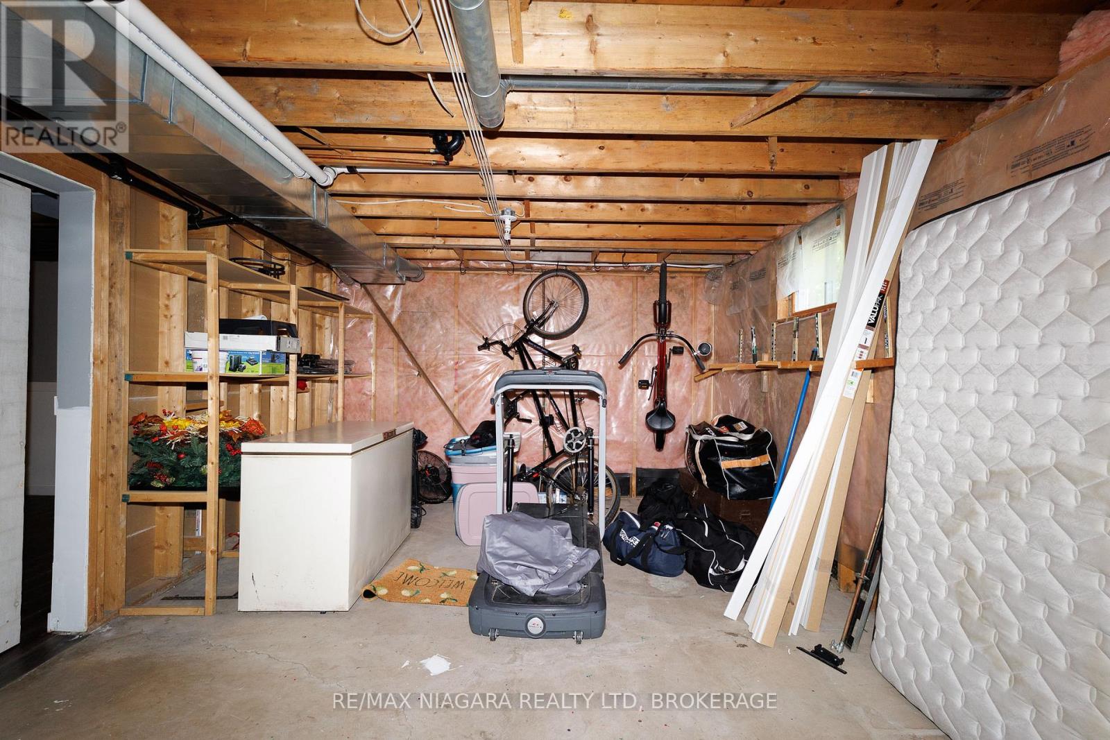 664 LAKEVIEW ROAD - 32