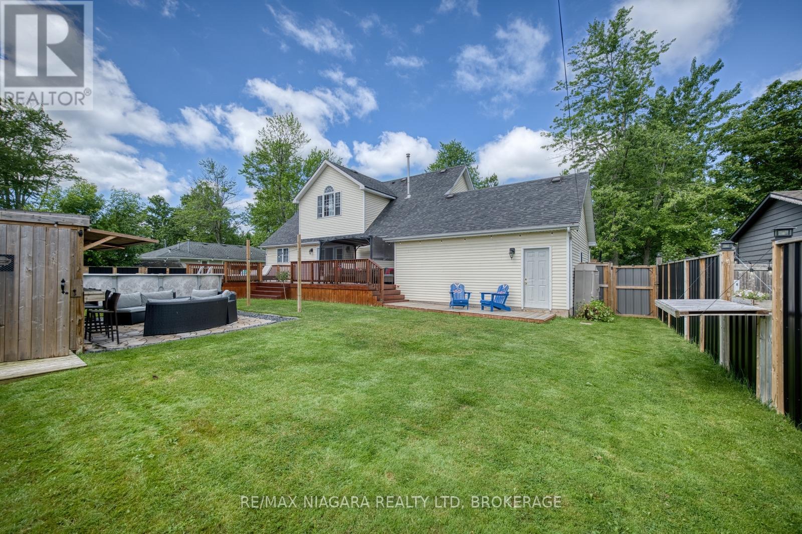 664 LAKEVIEW ROAD - 33
