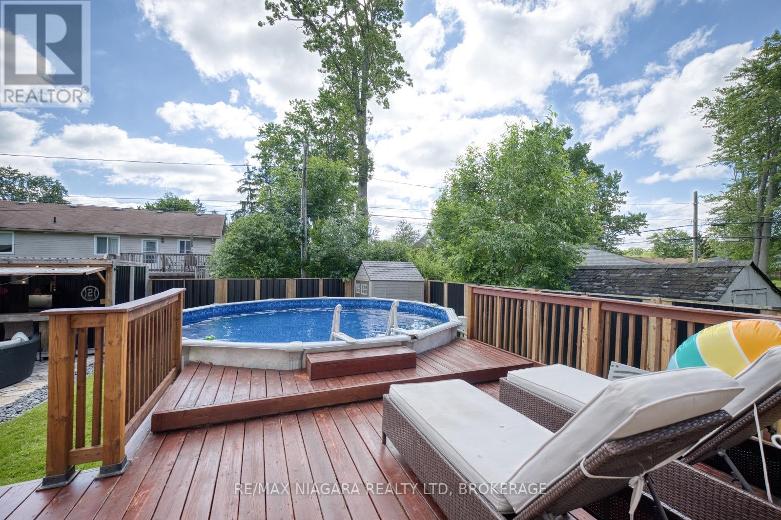 664 LAKEVIEW ROAD - 36
