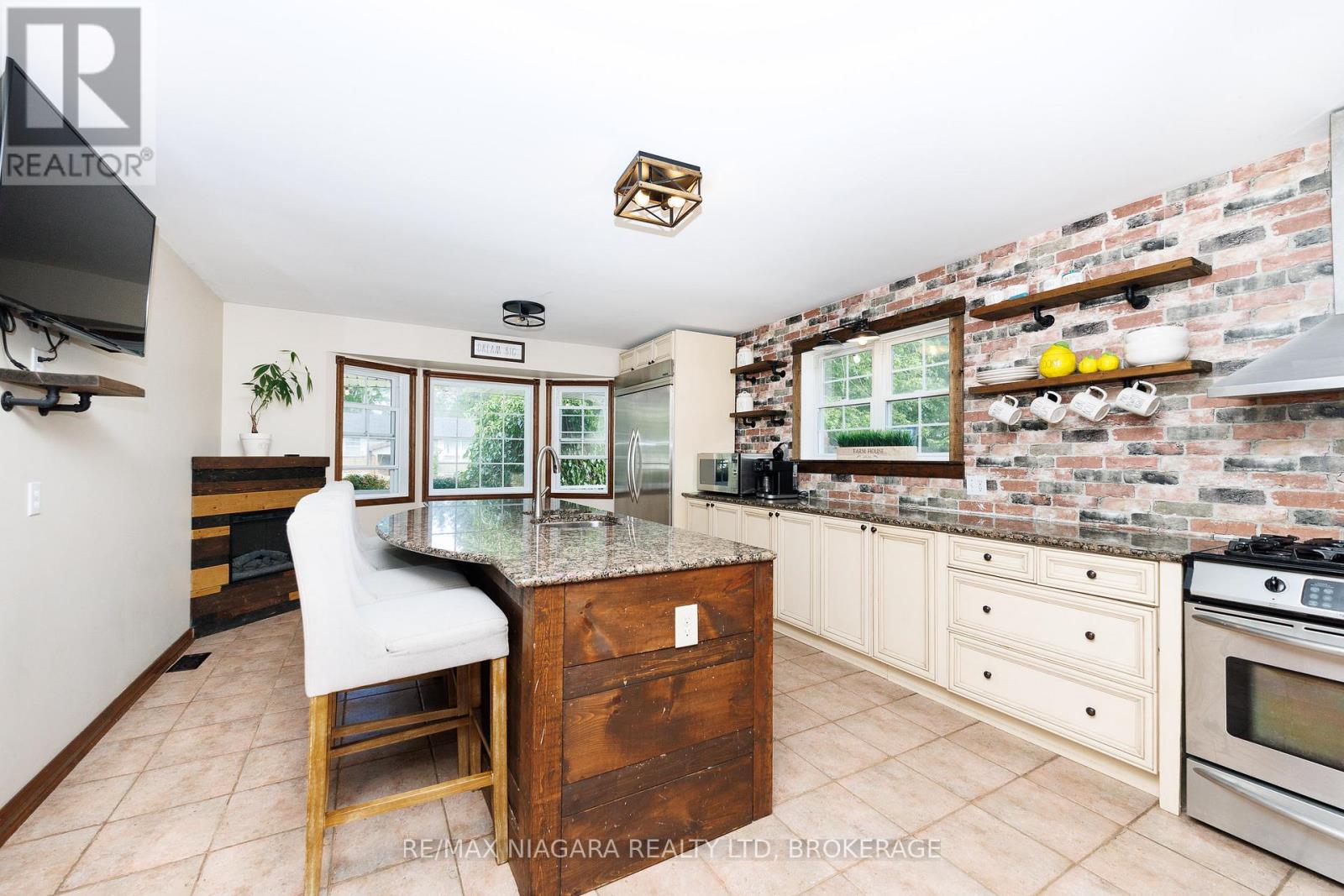 664 LAKEVIEW ROAD - 4