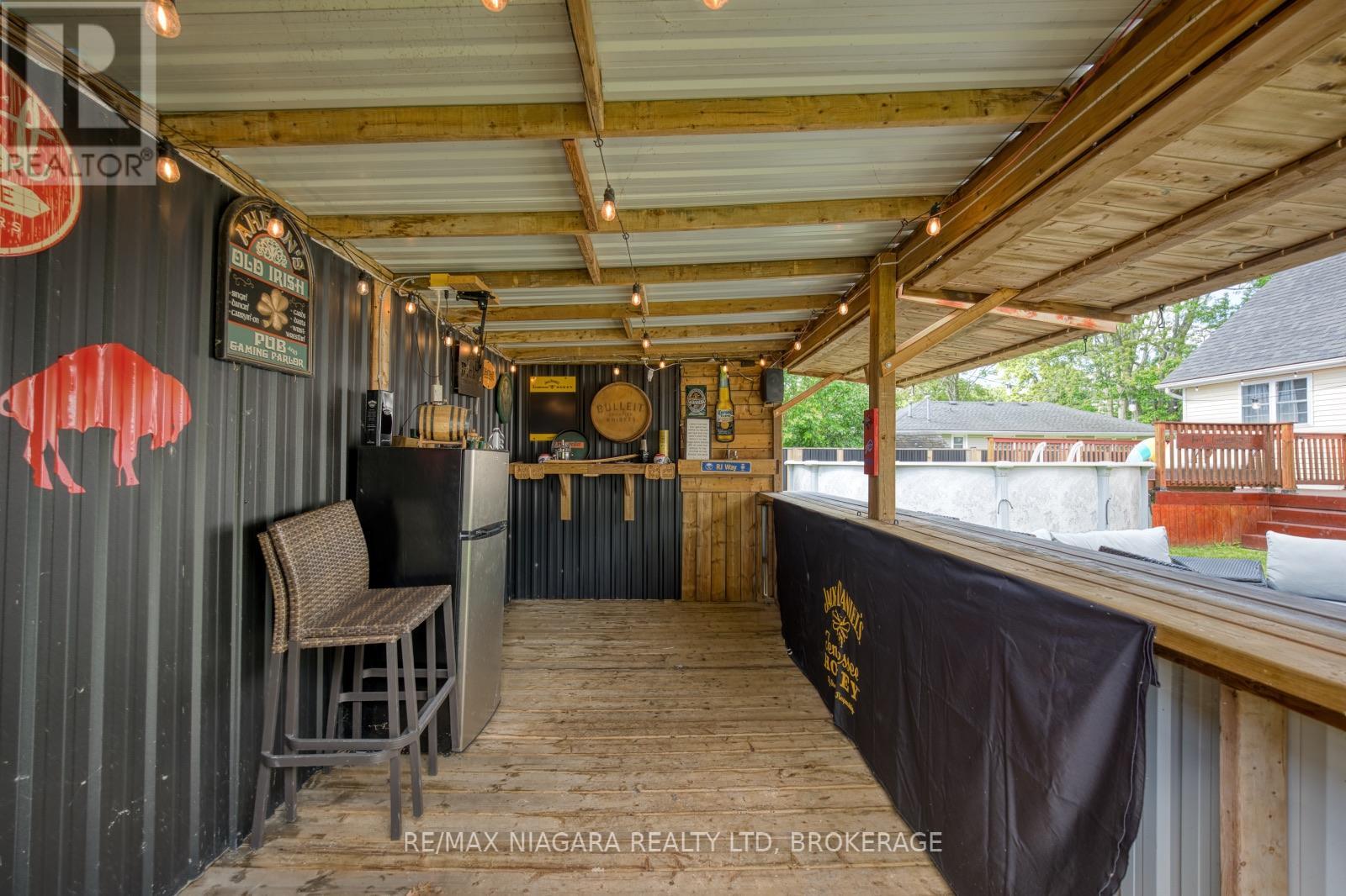 664 LAKEVIEW ROAD - 42