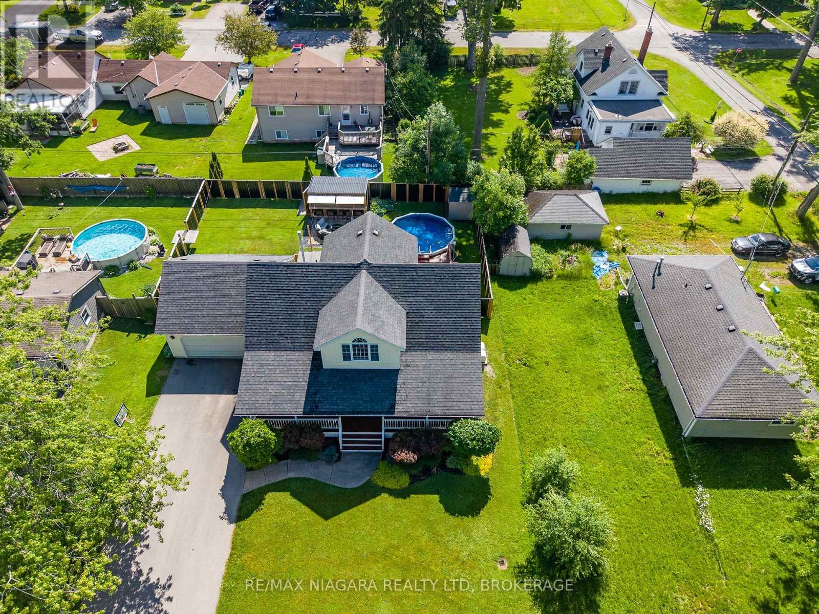 664 LAKEVIEW ROAD - 44